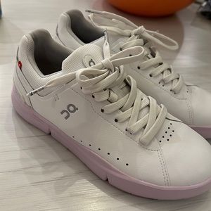 On cloud tennis size 6.5 women’s